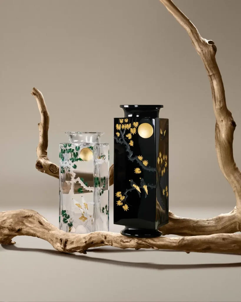 VOL DE JOUR AND VOL DU SOIR VASES 左　ヴォル・ドゥ・ジュール（昼の飛翔）ベース 右　ヴォル・デュ・ソワール (夜の飛翔) ベース