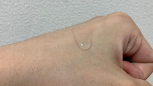 発売1年で百貨店・海外へ。「拭くだけ30秒」の美容液洗顔MiR、94.8％美容液成分の3in1クレンジングを男女2名で検証
